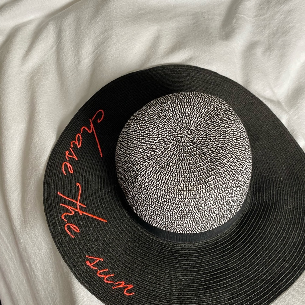 Sun hat - Picture 3 of 3